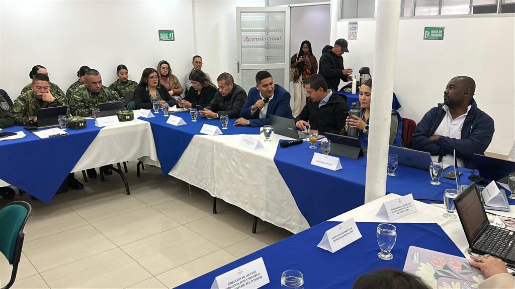 Mesa técnica interinstitucional en Nariño con presencia de la Fuerza Pública, Ministerio del Interior, Defensoría del Pueblo y alcaldías locales para la respuesta a la Alerta Temprana 005 de 2026.