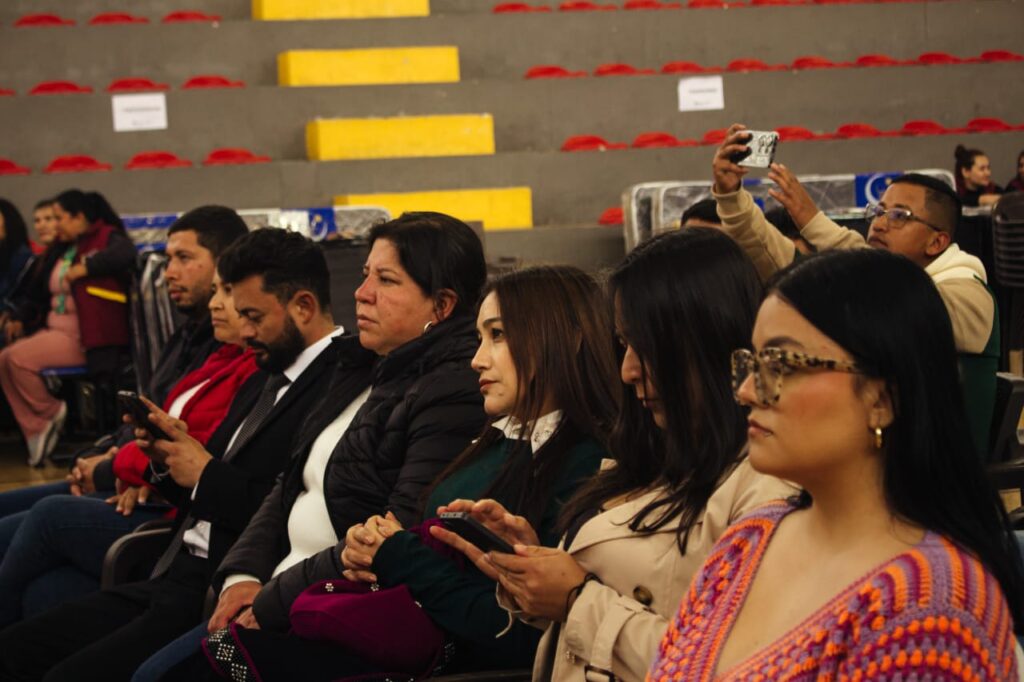 Asistentes y delegados municipales durante la jornada de entrega de dotación para centros de atención de personas mayores en Nariño