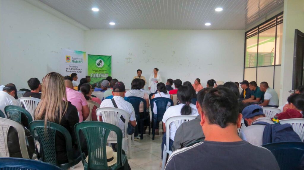 Desarrollo del conversatorio "Paz con Aroma de Café" en Ricaurte, Nariño, con la participación de comunidades indígenas y la Secretaría de Agricultura.