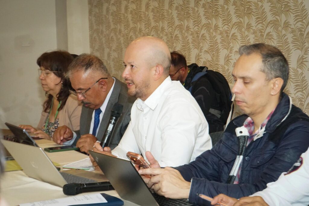 Gabriel Eduardo Ocaña Aguirre, Director de Gestión del Riesgo de Nariño, interviniendo durante la sesión del Consejo Departamental para la aprobación de recursos de recuperación vial.