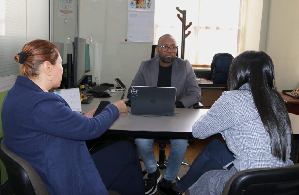 Victor Gallo, Tesorero Departamental, en reunión de trabajo con el equipo jurídico de la Tesorería de Nariño.