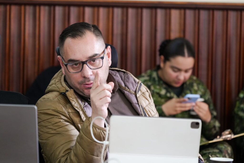 Andrés Peñaranda, Subsecretario de Seguridad Ciudadana de Nariño, liderando el Consejo de Seguridad para los municipios de Linares y Los Andes.