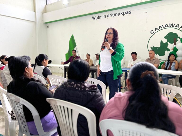 Auditorio con jóvenes y comunidad de Ricaurte durante la presentación de la oferta académica de educación superior gratuita por parte de la Gobernación de Nariño y el TdeA.