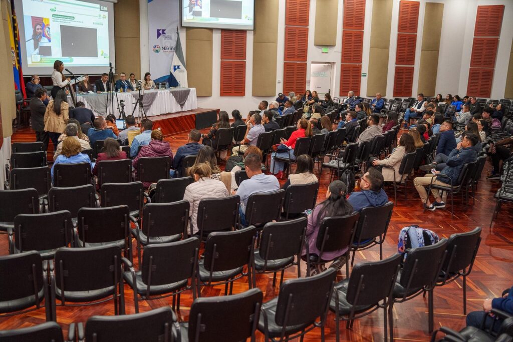 Vista panorámica del auditorio durante la audiencia pública de la situación administrativa y financiera del sector salud en Nariño.