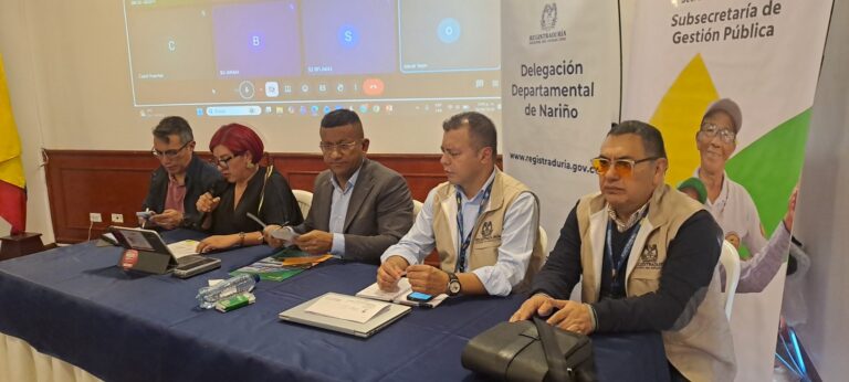 Mesa principal de la Comisión de Seguimiento Electoral con delegados de la Registraduría y la Subsecretaría de Gestión Pública de Nariño.