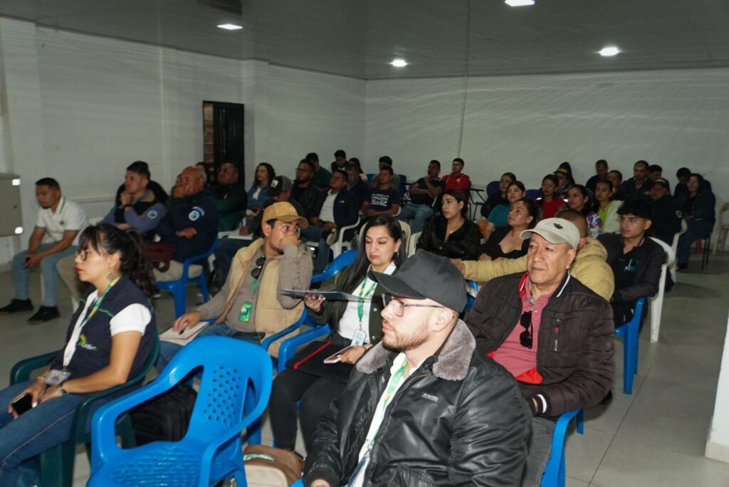 Auditorio con alcaldes, coordinadores de gestión del riesgo y organismos de socorro de Nariño durante una capacitación sobre el fenómeno de El Niño.