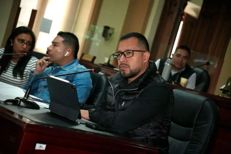 Diputados de Nariño reunidos en sus curules durante el debate de aprobación de recursos para el nuevo sistema de captación de agua en Ipiales.