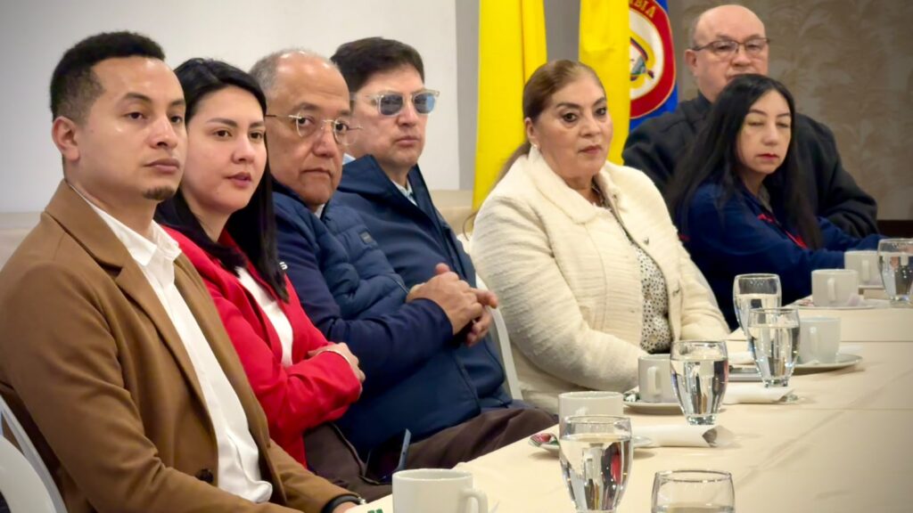 Distribuidores mayoristas de licores participando en la reunión sobre la comercialización del Aguardiente Nariño.