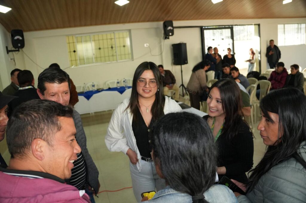 Representantes institucionales y líderes comunitarios reunidos durante la jornada de participación del Plan Maestro de Acueducto de Ipiales.