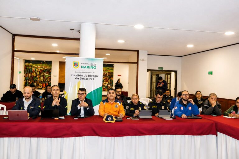 Integrantes del Consejo Departamental de Gestión del Riesgo de Desastres en reunión de la Gobernación de Nariño.