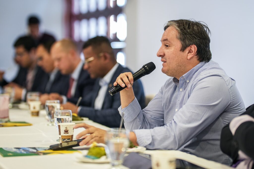 Intervención en la mesa directiva durante la instalación de la Comisión Regional de Competitividad e Innovación de Nariño.