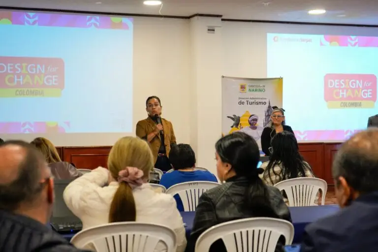 Socialización de la metodología Diseña el Cambio Colombia para fomentar la innovación y el turismo desde las instituciones educativas.