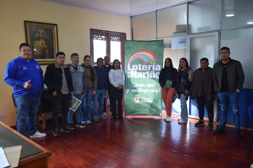 Funcionarios, líderes locales y representantes institucionales participan en una jornada de la estrategia Juega Legal y Construye Paz de la Lotería de Nariño.